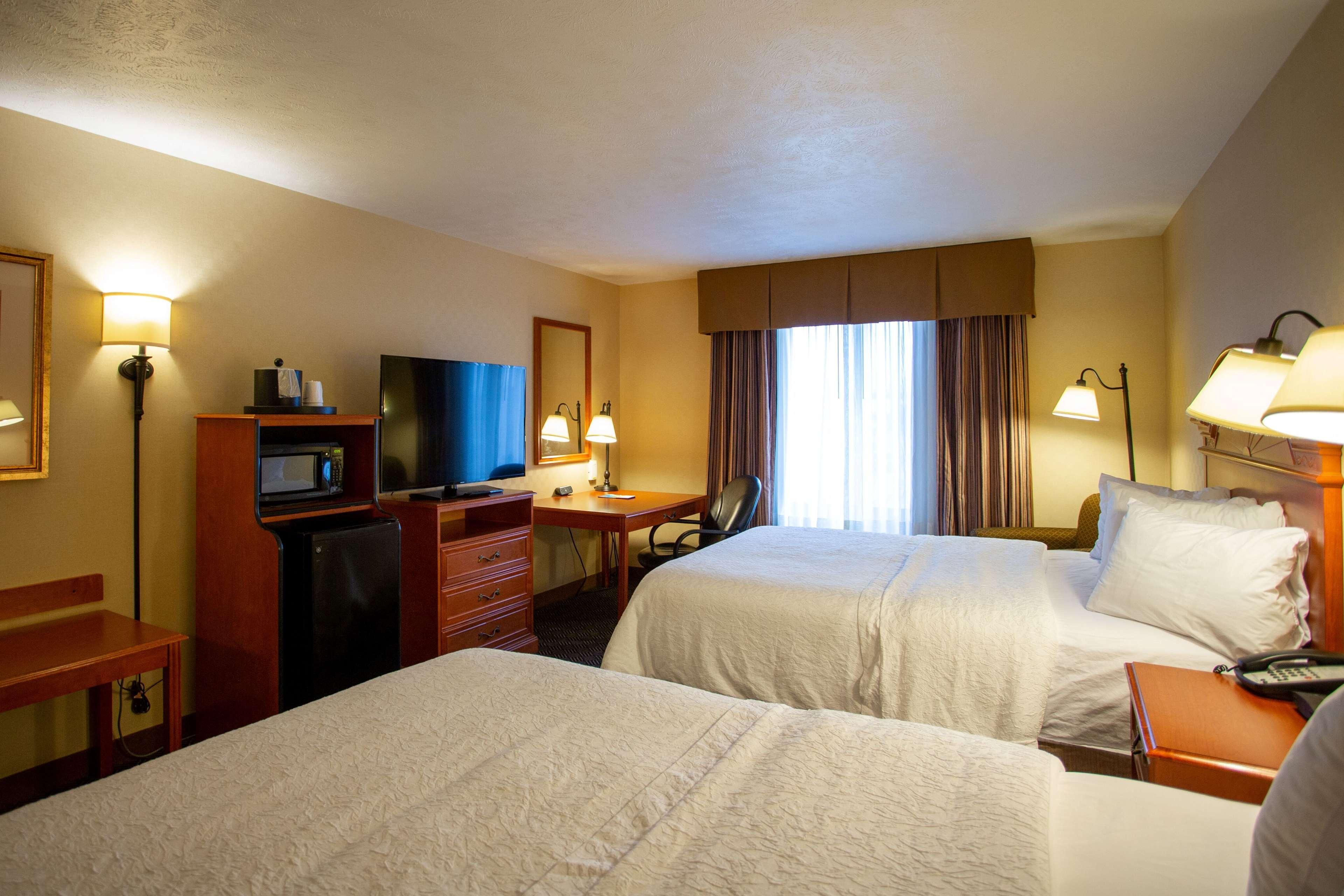 Hampton Inn Waterloo Exteriör bild