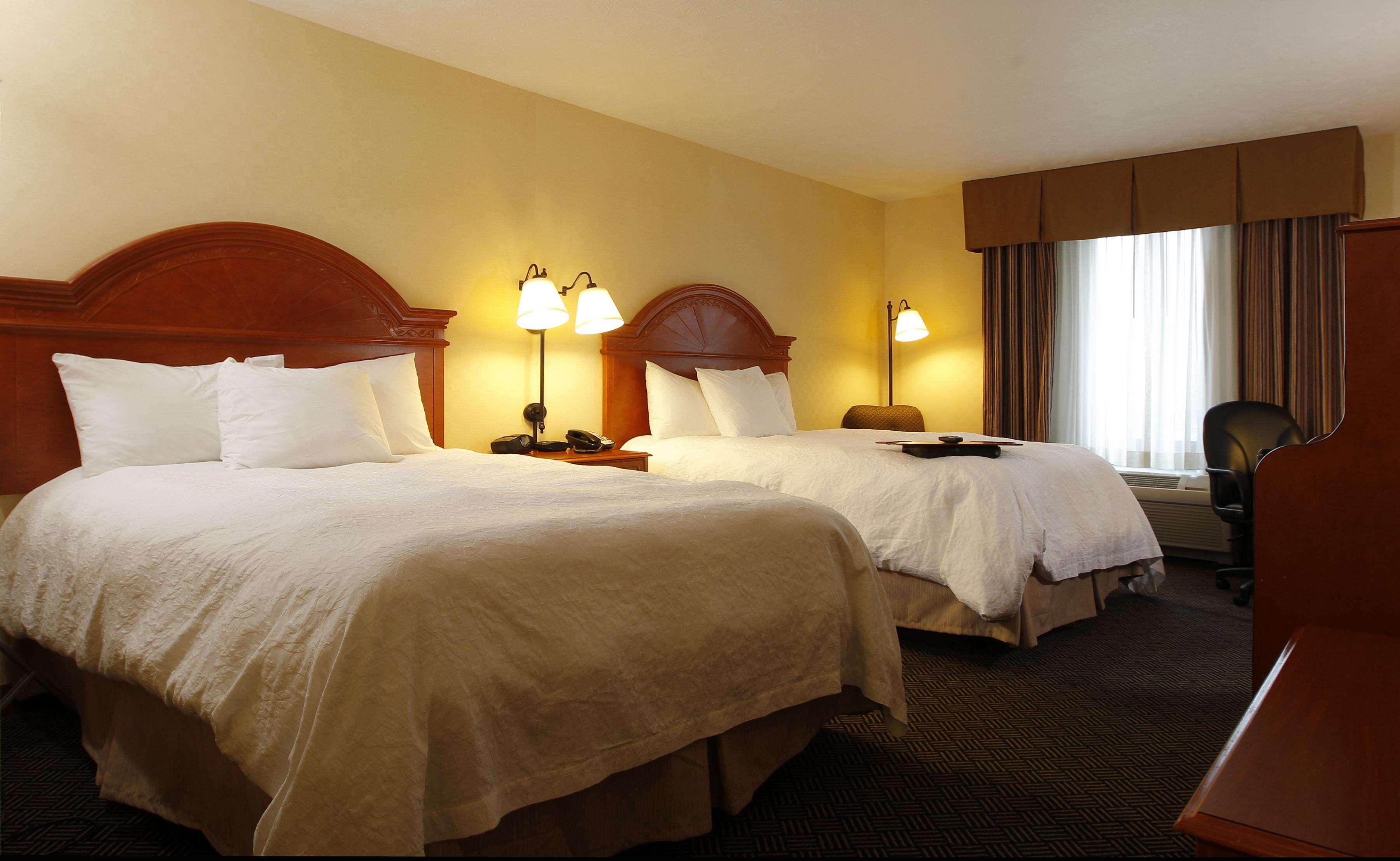 Hampton Inn Waterloo Exteriör bild