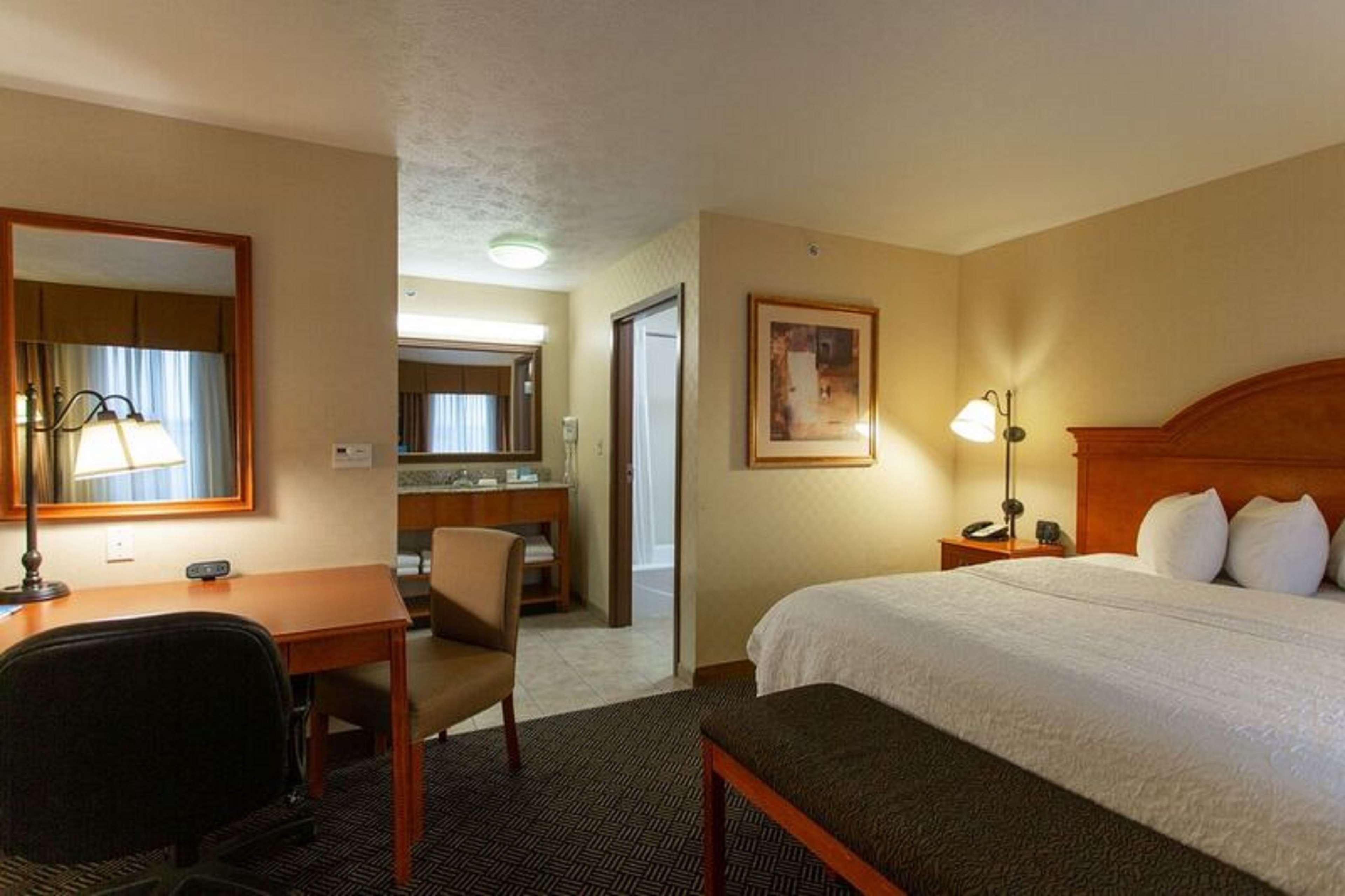 Hampton Inn Waterloo Exteriör bild