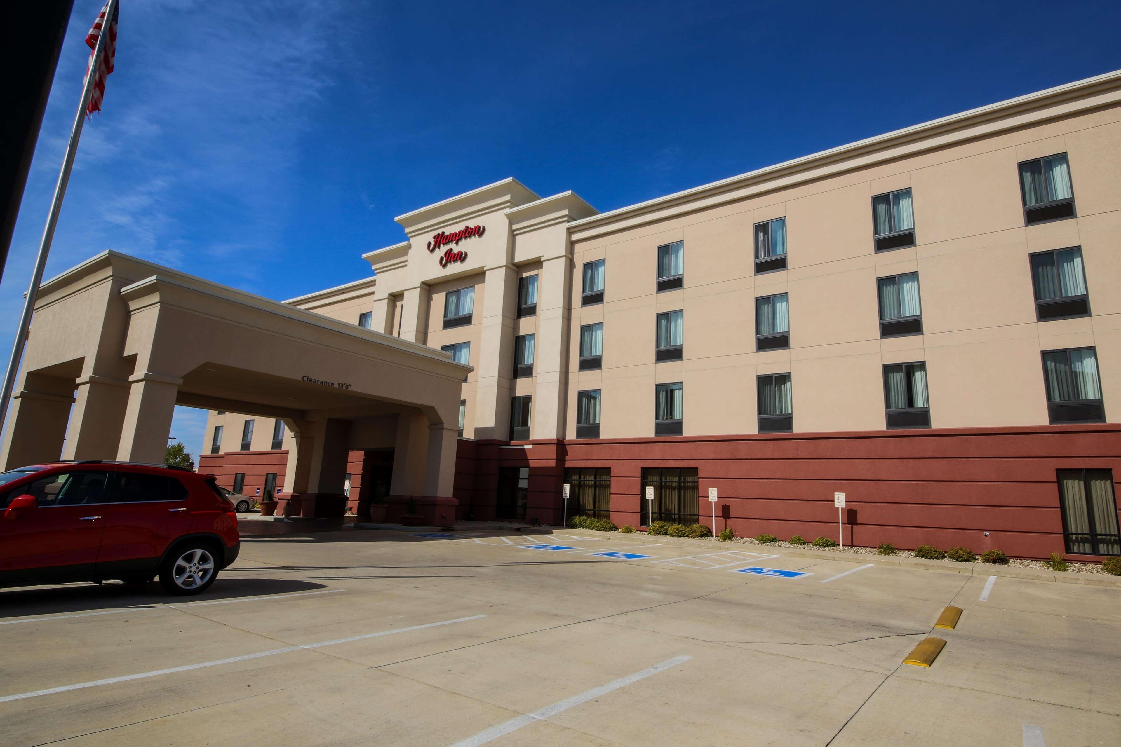 Hampton Inn Waterloo Exteriör bild
